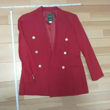 빨간색 더블 브레스트 자켓