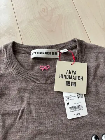 새상품! 유니클로 ANYA HINDMARCH 콜라보 니트 M 사이즈