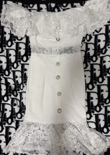 화이트 레이스 오프숄더 드레스