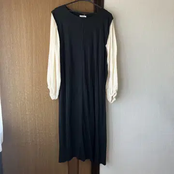 벌룬 슬리브 롱 드레스 블랙과 크림색