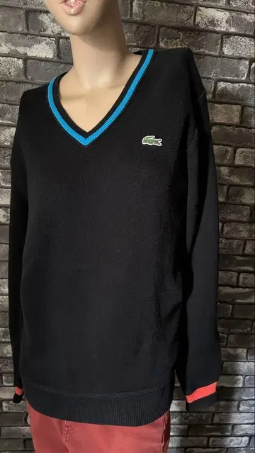 Lacoste 블랙 V넥 니트 스웨터