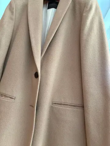 베이지 싱글 버튼 체스터 코트