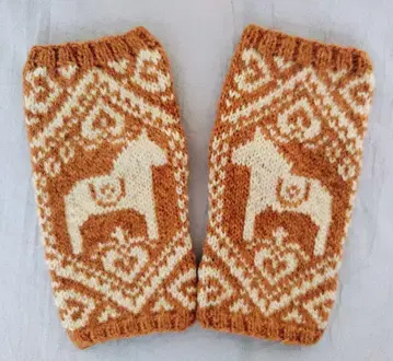 손뜨개질 암워머 달라나 호스 북유럽 목마 리스트 워머 브라운 계열