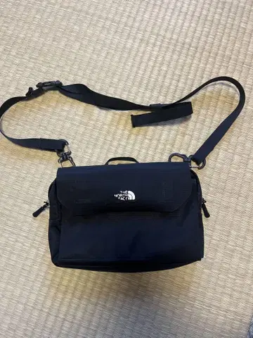 THE NORTH FACE 블랙 숄더백