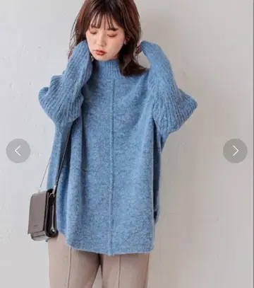 내추럴 쿠튀르 라운드 헴 니트 풀오버 스웨터 파랑