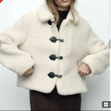 [ 새상품급 ] ZARA 골드 버튼 무스탕 보아 자켓 인기 모델