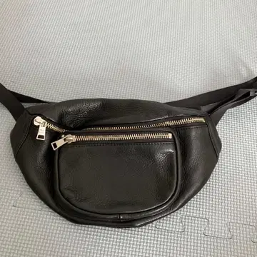 블랙 가죽 바디백