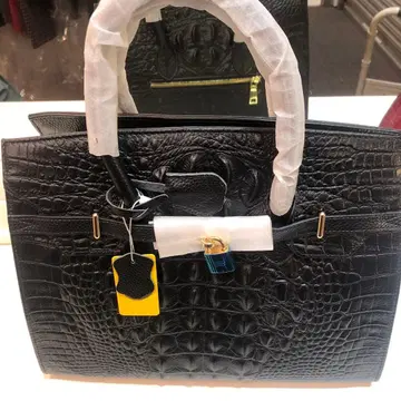 블랙 가죽 크로커다일풍 핸드백