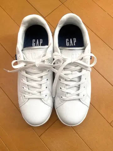 GAP 화이트 실버 스니커즈 24.0cm