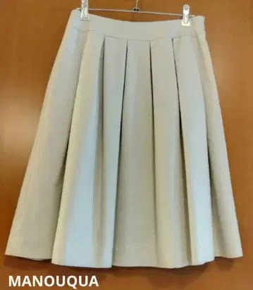 새상품 MANOUQUA 마누카 턱 플레어 스커트
