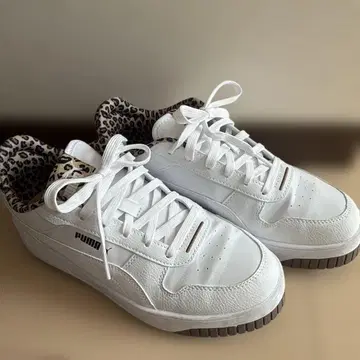 PUMA 화이트 레오파드 무늬 스니커즈
