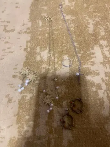 꽃 모티브 목걸이 귀걸이 세트, 크로스 목걸이 등.