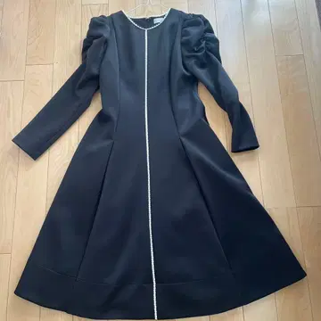 셀포드 퍼프 슬리브 블랙 원피스 1회 착용 새상품급