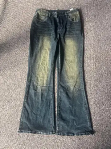 자수 들어간 다크 블루 부츠컷 데님