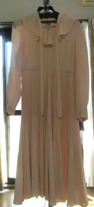 새상품급 보타이 플리츠 원피스 셀프리드