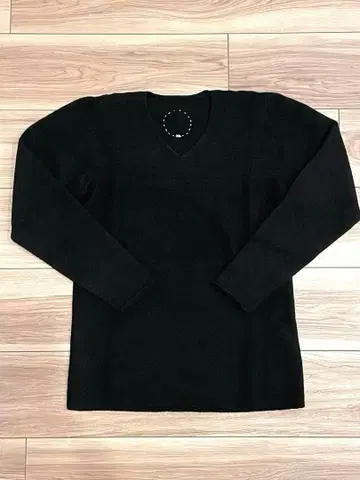 새상품급 COSMIC WONDER 태즈메이니아 울 V넥 니트 스웨터