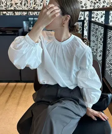 SELECTMOCA by son 볼륨 개더 슬리브 블라우스