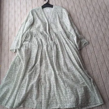 메종드소일의 핀턱 원피스