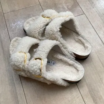 새상품급 BIRKENSTOCK 애리조나 빅 버클 테디 퍼 36