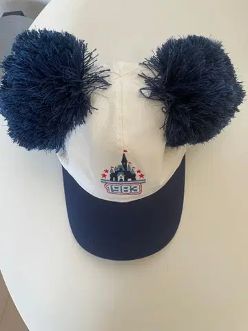 미키 모양 폼폼 포함 캡