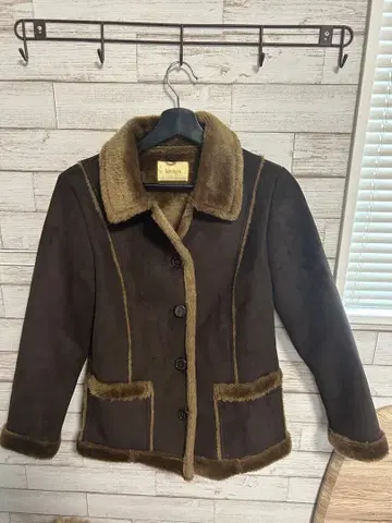 laruvix 브라운 무스탕 코트