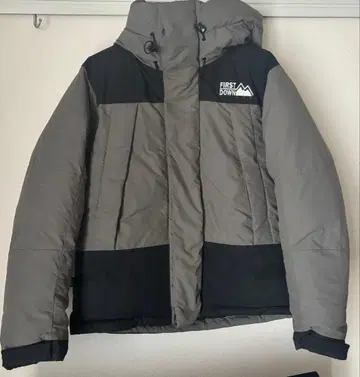 퍼스트 다운 M 사이즈 차콜