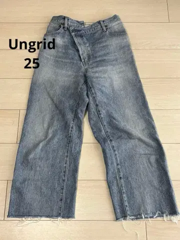 라이트 블루 부츠컷 데님 컷팅 밑단