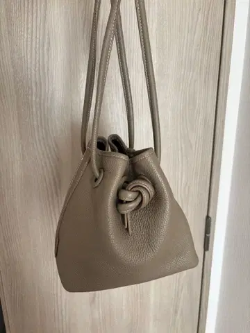 바식풍 베이지 핸드백 BOND MINI