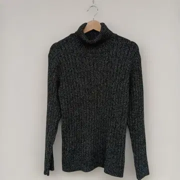 ikka 리브 편직 터틀넥 스웨터 블랙 계열