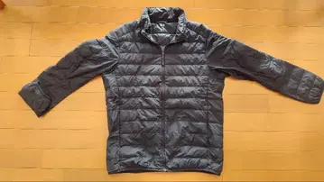 다크 그레이 퀼팅 라이트 다운 자켓