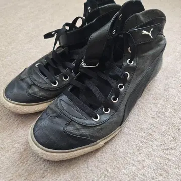 Puma 블랙 하이컷 스니커즈