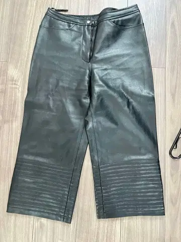 블랙 가죽 팬츠
