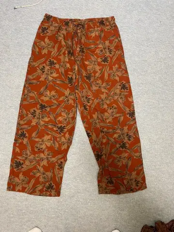 저널 스탠다드 꽃무늬 올 패턴 이지 팬츠 브라운