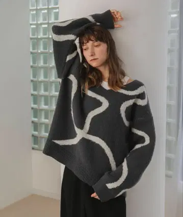 [ forksy. ] 녹아내리는 뉘앙스 라인 오버 사이즈 V넥 니트