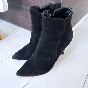 DIANA 블랙 스웨이드 슬림 레그 부티 24cm