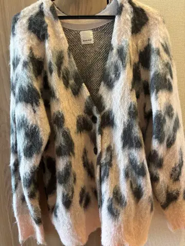 ROSE BUD 핑크 레오파드 모헤어 가디건