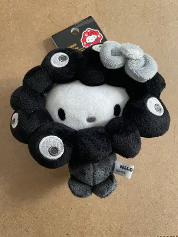 BC 블랙 미야쿠미야쿠  봉제 인형 카라비너 포함 산리오 키티 흑백
