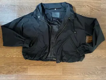 후드 부착 블랙 자켓