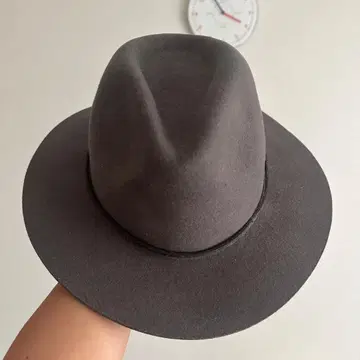 BRIXTON 햇 전시품