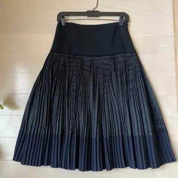 PLAN C 블랙 플리츠 스커트 무릎 기장