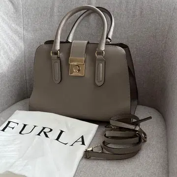 [ FURLA ] 훌라 핸드백 숄더백 골드 금장 장식 그레이
