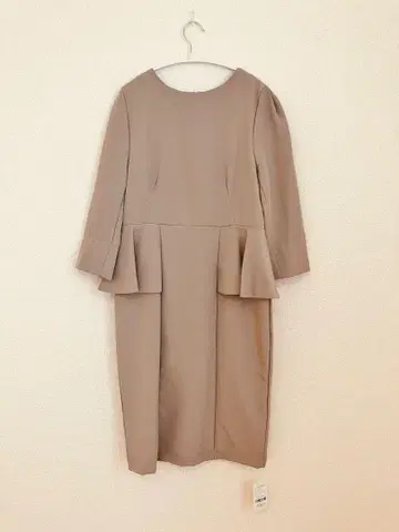 그레이지 페플럼 디자인 원피스 M 사이즈 포멀