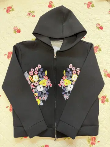 [컨디션 최상] 체스티 꽃무늬 자수 블랙 후드티 사이즈 1