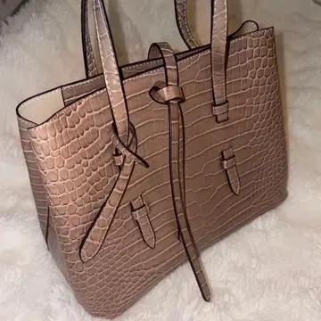 ungrid 악어 무늬 스트링 플랩 핸드백