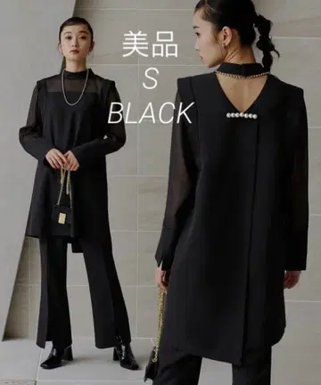 백 펄 디자인 상의 x 플레어 슬릿 팬츠 셋업