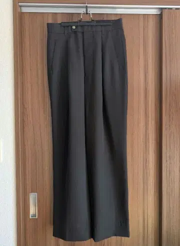 the clasik inverted pleats trouser