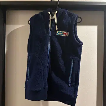 네이비 플리스 후드 부착 베스트