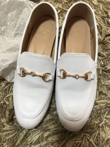 Fin 화이트 로퍼 22.5 새상품급