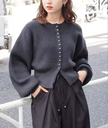 tiptop 립 메탈 버튼 크루 가디건