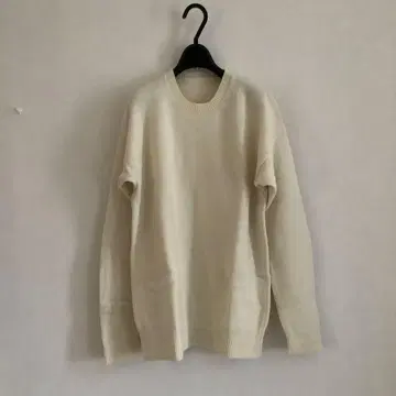 에미오와스 화이트 메리노 스웨터